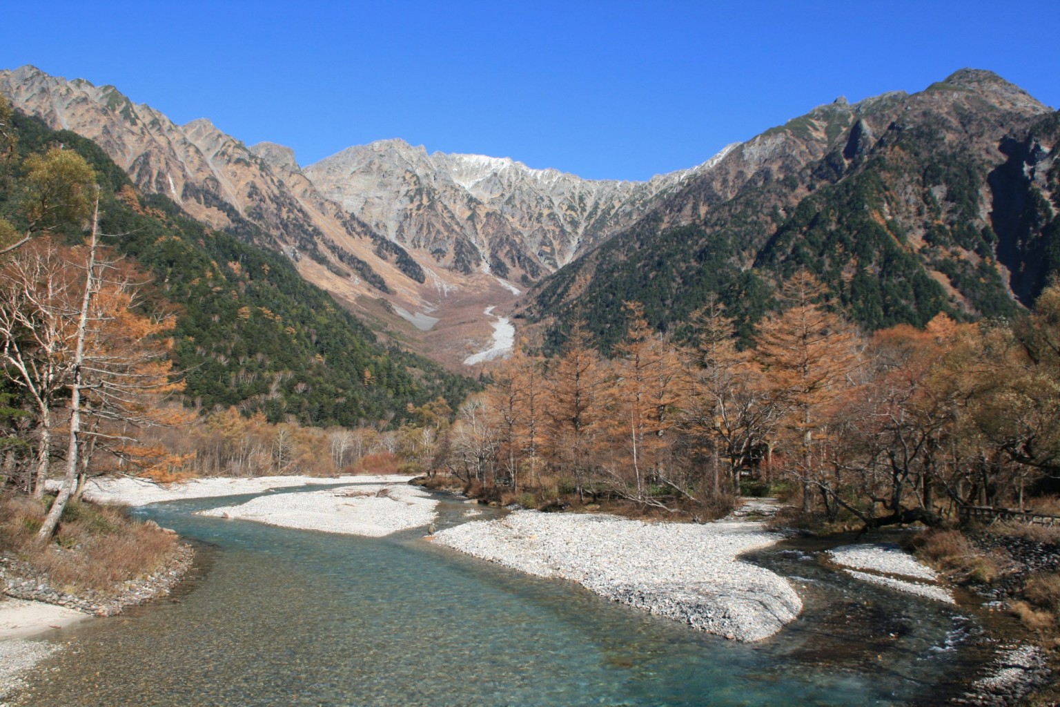 Autumn Colors Linger as Season’s End Looms – Japan Alps Kamikochi ...